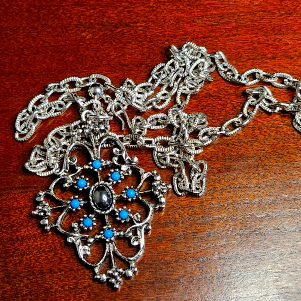 AVON MIRABELLA Faux Turquoise Hematite Silver Tone Pendant Necklace Southwest